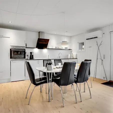 Esther - 700m From The Sea By Interhome Feriehus